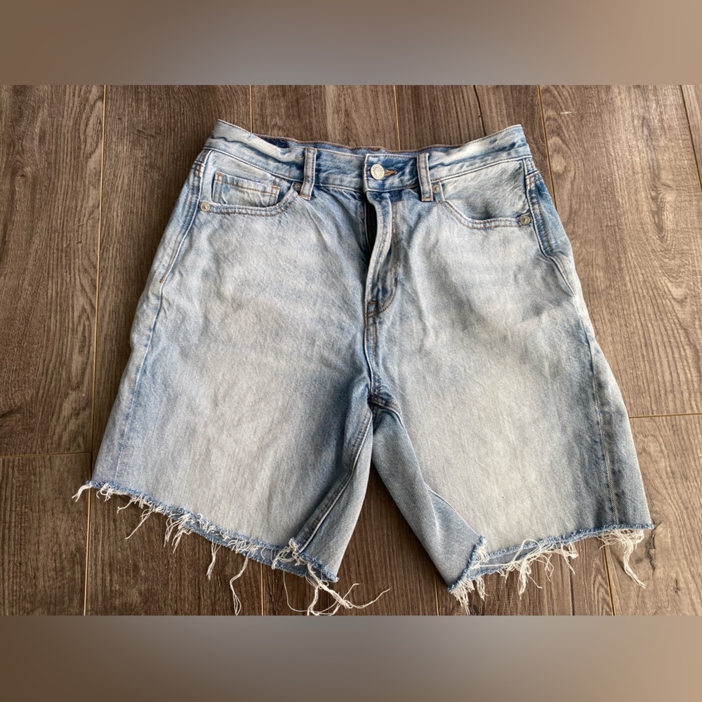 American Eagle faded blue relaxed mom shorts raw hem high waist longer length